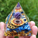 Orgonite Pirâmide Chakra Cristal - NerdLoja