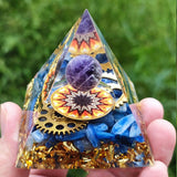 Orgonite Pirâmide Chakra Cristal - NerdLoja