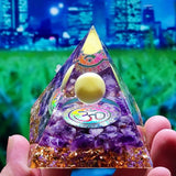 Orgonite Pirâmide Chakra Cristal - NerdLoja