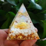 Orgonite Pirâmide Chakra Cristal - NerdLoja