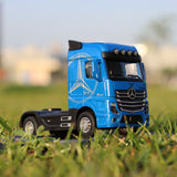 Miniatura de Caminhão Mercedes 1/36 com Som e Luz (Vários Modelos)