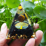 Orgonite Pirâmide Chakra Cristal - NerdLoja