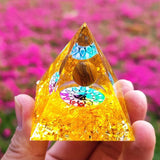 Orgonite Pirâmide Chakra Cristal - NerdLoja