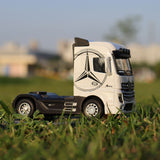 Miniatura de Caminhão Mercedes 1/36 com Som e Luz (Vários Modelos)