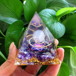 Orgonite Pirâmide Chakra Cristal - NerdLoja