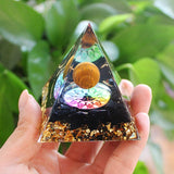 Orgonite Pirâmide Chakra Cristal - NerdLoja